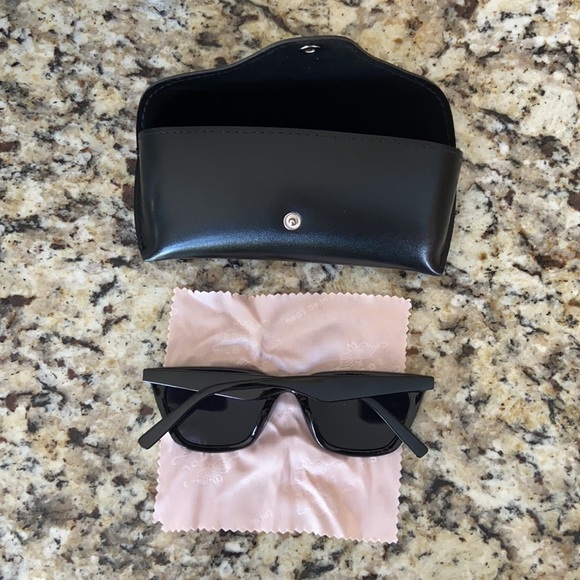 2 for $20 BRAND NEW sunglasses - Picture 3 of 3